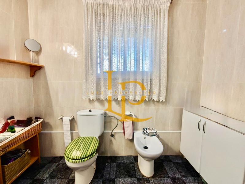 Foto 0fa94ae0-a7b6-4ff3-ac92-2fea22fd39eb. Haus mit kamin heizung parking pool in Valls