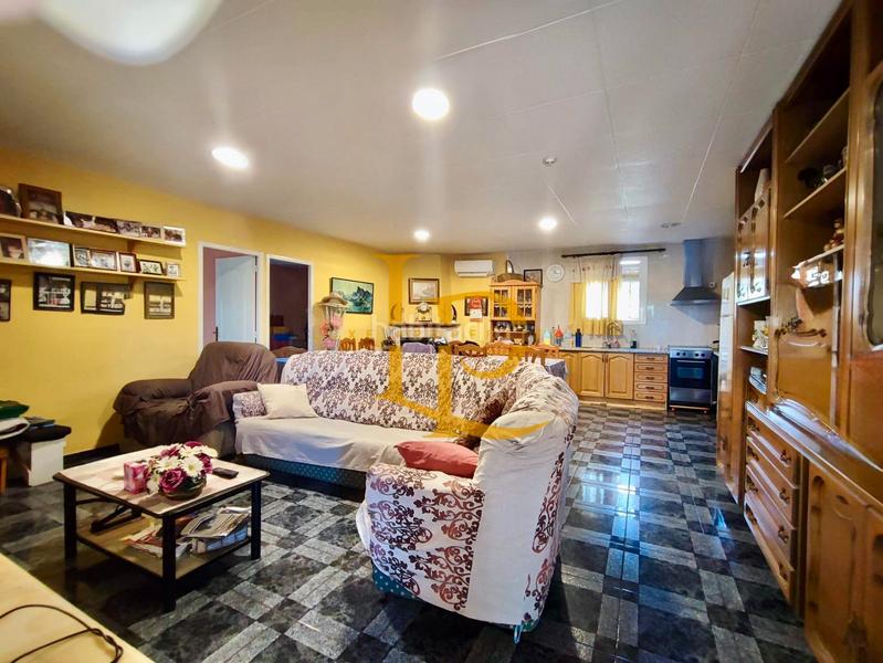 Foto 254f8fef-76de-45f2-a327-2d454f01b3ed. Haus mit kamin heizung parking pool in Valls