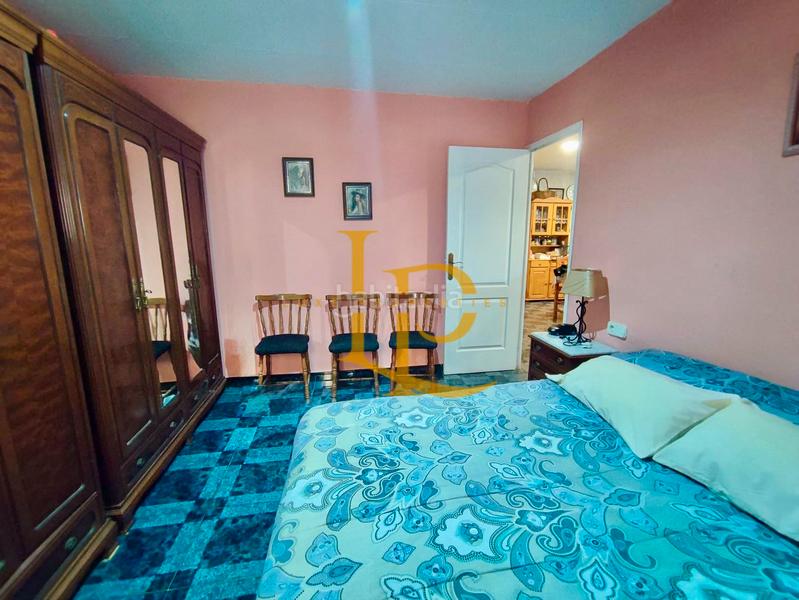 Foto a599deaa-6d72-40a3-a389-bfcab0594a43. Haus mit kamin heizung parking pool in Valls