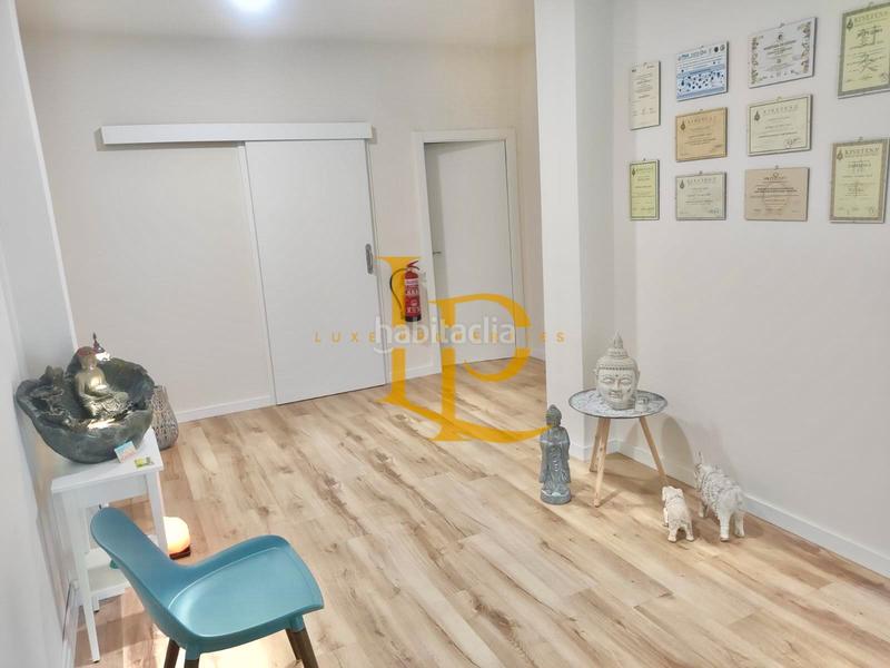 Foto 6c763c99-c546-42c3-938e-a7e952f217ff. Alquiler local comercial se alquila sala en pleno centro de rubi en Rubí