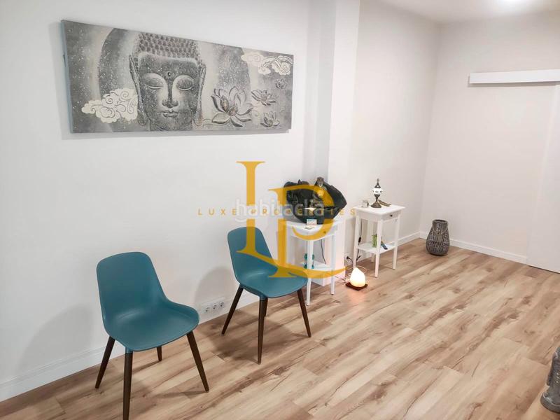 Foto 9c8df5d8-4b47-4c81-9ea9-6e45b98e8683. Alquiler local comercial se alquila sala en pleno centro de rubi en Rubí