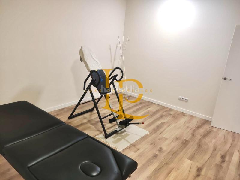 Foto dd5d43bf-1b92-499b-81b9-74c4e05fb78f. Alquiler local comercial se alquila sala en pleno centro de rubi en Rubí