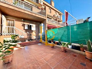 Maison jumelée à Polinyà. Casa adosada en polinyà con terraza, parking y buhardilla