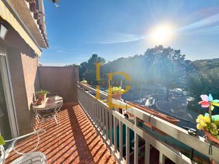 Casa adossada a Polinyà. Casa adosada en polinyà con terraza, parking y buhardilla
