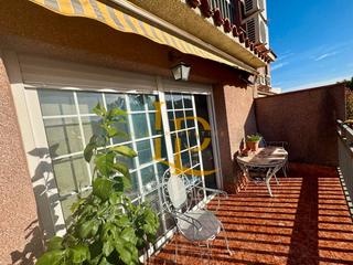 Casa adossada a Polinyà. Chalet adosado en polinyà con terraza, parking y buhardilla