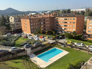 D�plex  Passeig de les torres. D�plex con piscina de tres habitaciones con garaje y trastero