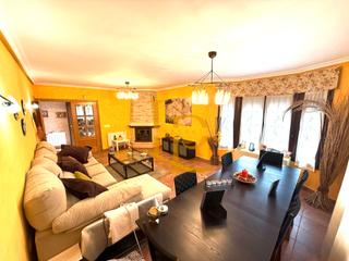 Chalet en Casar (El). En venta precioso chalet  independiente de 4 habitaciones  en el