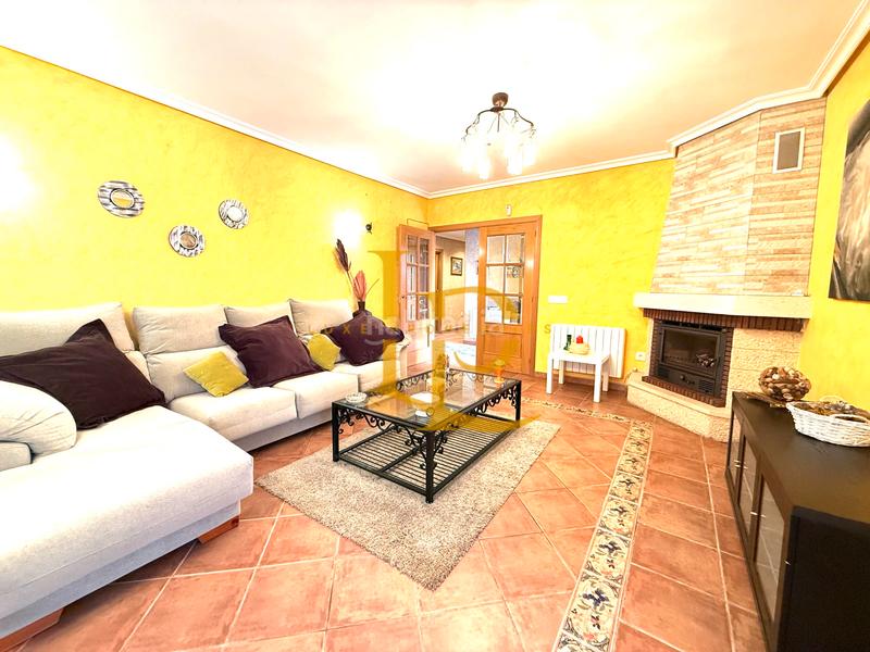 Foto 654e3f89-f227-490b-8668-c018e8d859a1. Xalet amb xemeneia calefacció aparcament a Casar (El)