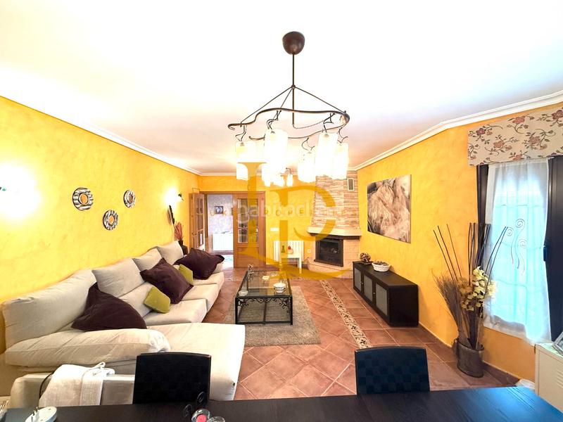 Foto 968c2444-0de4-44f0-8723-531c1e5b93e3. Xalet amb xemeneia calefacció aparcament a Casar (El)