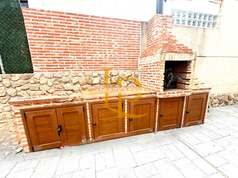 Foto f3af670d-b224-48bc-88c9-2891e81a319b. Xalet amb xemeneia calefacció aparcament a Casar (El)