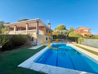 Chalet  Calle maestro rodrigo. Espectacular chalet de dos plantas independientes amplio luminos