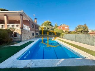 Chalet  Calle maestro rodrigo. Espectacular chalet de dos plantas independientes amplio luminos