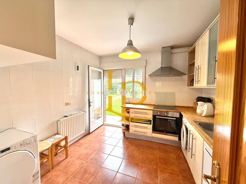 Foto 012ed74a-6766-43a8-8eea-2ec1b0caf545. Chalet con camino riscaldamento parcheggio piscina in Casar (El)