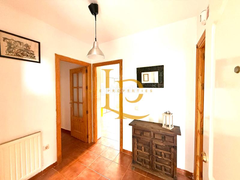 Foto 014246be-3e0c-47d0-87da-8c17e1196c94. Chalet con camino riscaldamento parcheggio piscina in Casar (El)