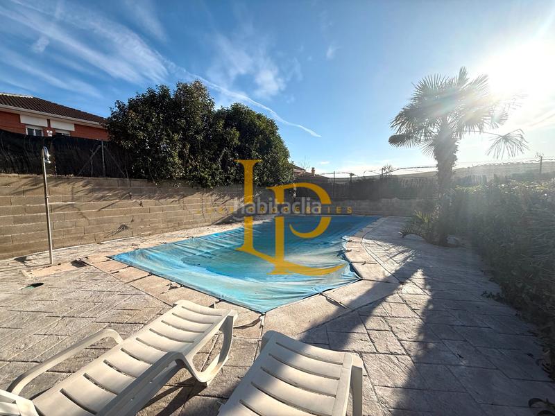 Foto 103a05cd-8c72-49dd-8a2e-6fed58bf34c2. Chalet con camino riscaldamento parcheggio piscina in Casar (El)