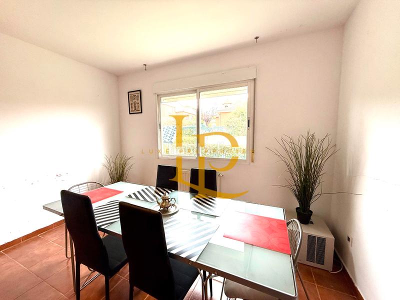 Foto 15bf11fa-0963-4c56-a9a2-a9660879ba30. Chalet con camino riscaldamento parcheggio piscina in Casar (El)