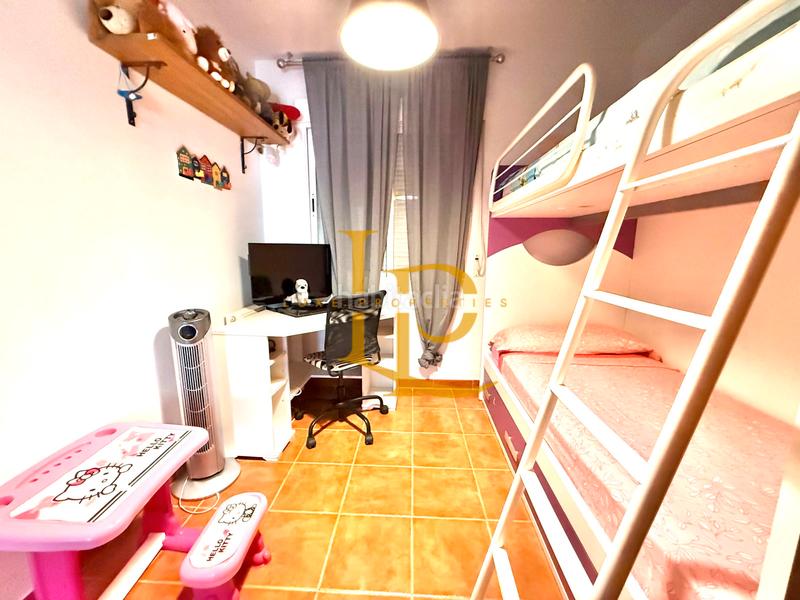 Foto 3dbe30aa-9c05-4a77-be7e-772df5d4e69b. Chalet con camino riscaldamento parcheggio piscina in Casar (El)