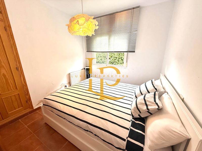 Foto 653c7790-d00d-49e3-815e-6a67bfb36ce0. Chalet con camino riscaldamento parcheggio piscina in Casar (El)