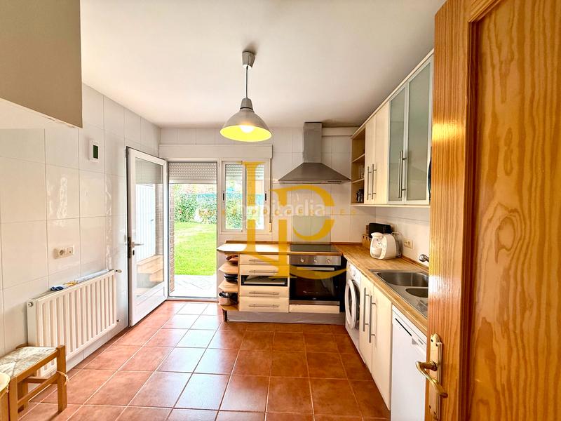 Foto 68fa3ef1-10b4-4313-a52b-92ba5f723657. Chalet con camino riscaldamento parcheggio piscina in Casar (El)