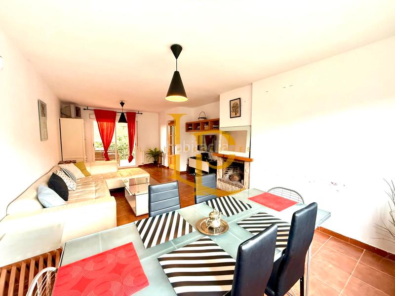 Foto 6daf3e63-e370-4042-99a1-e1aba7af0310. Chalet con camino riscaldamento parcheggio piscina in Casar (El)