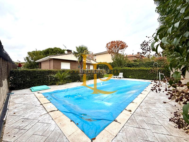 Foto 73fb9389-6f7b-40c3-9816-3df745331a6e. Chalet con camino riscaldamento parcheggio piscina in Casar (El)