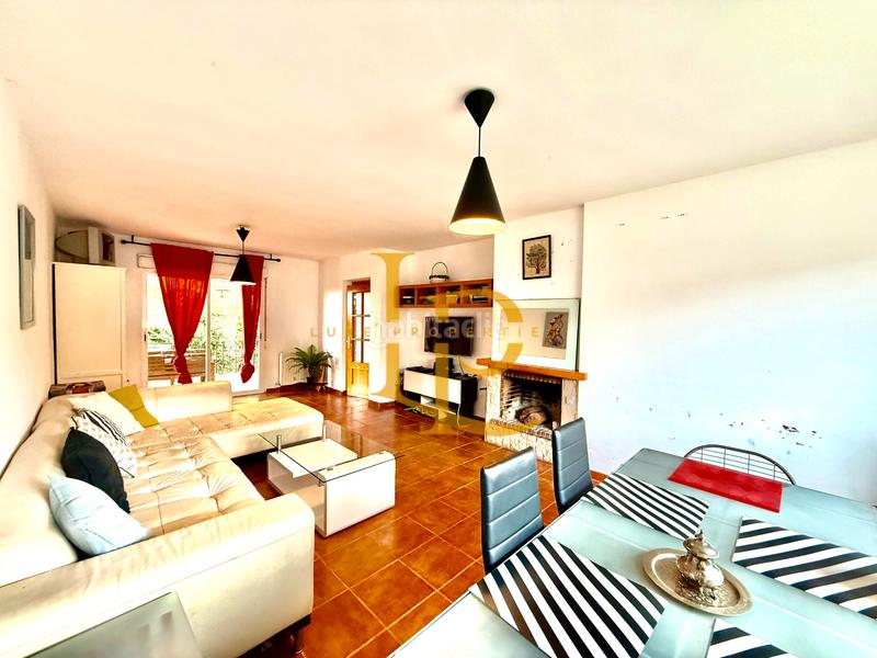 Foto 7938a48c-b4e3-4d0a-97f5-612aa7fe592d. Chalet con camino riscaldamento parcheggio piscina in Casar (El)