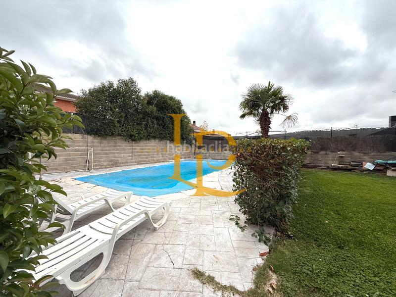 Foto 7fb38e25-8290-47ff-b258-900ce90dd47e. Chalet con camino riscaldamento parcheggio piscina in Casar (El)