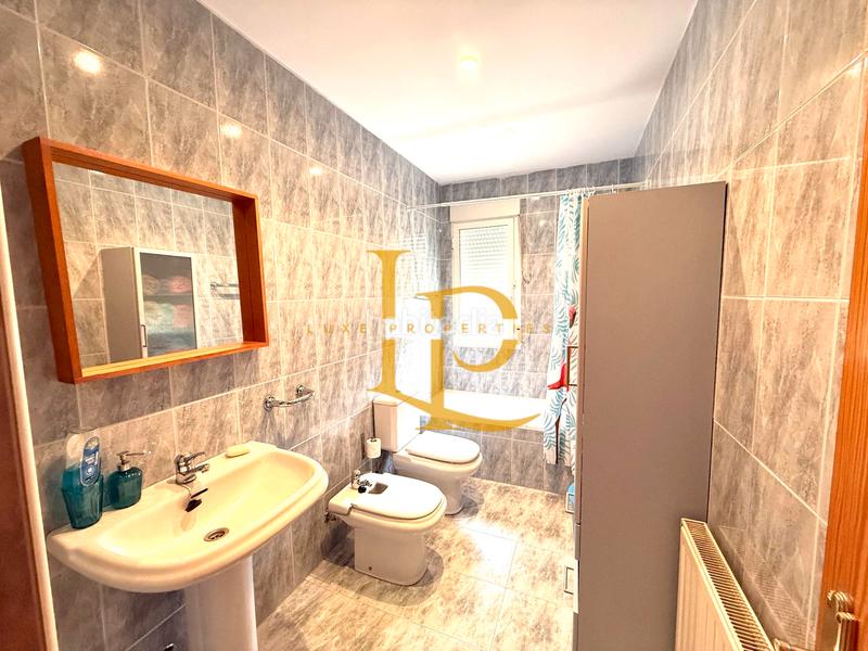 Foto 82c06222-a0e8-4c44-9638-a275a545e986. Chalet con camino riscaldamento parcheggio piscina in Casar (El)