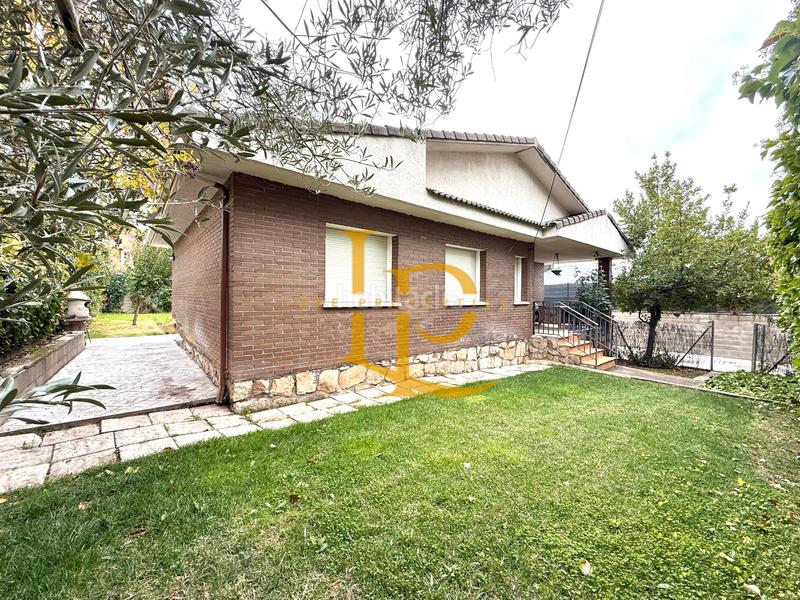 Foto 89458bdf-afdb-4f46-a48f-42cefcabb12d. Chalet con camino riscaldamento parcheggio piscina in Casar (El)