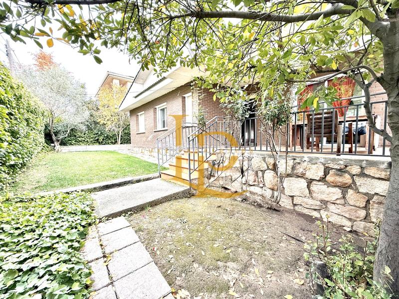 Foto 9160d2f5-07ee-413d-86f4-a2c2828729e9. Chalet con camino riscaldamento parcheggio piscina in Casar (El)