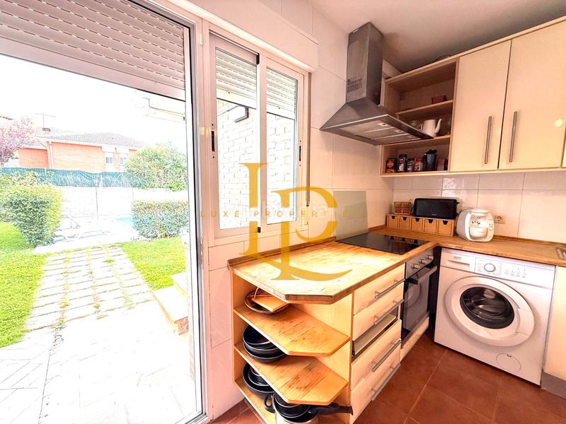 Foto bd55ed51-8ab4-46fc-8552-e59e8832d935. Chalet con camino riscaldamento parcheggio piscina in Casar (El)