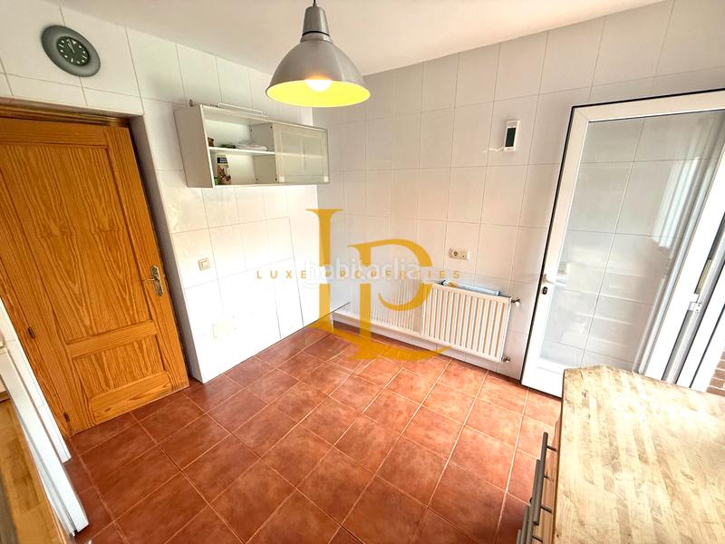 Foto c771935c-54e2-477e-a6ff-63bdb353fdab. Chalet con camino riscaldamento parcheggio piscina in Casar (El)