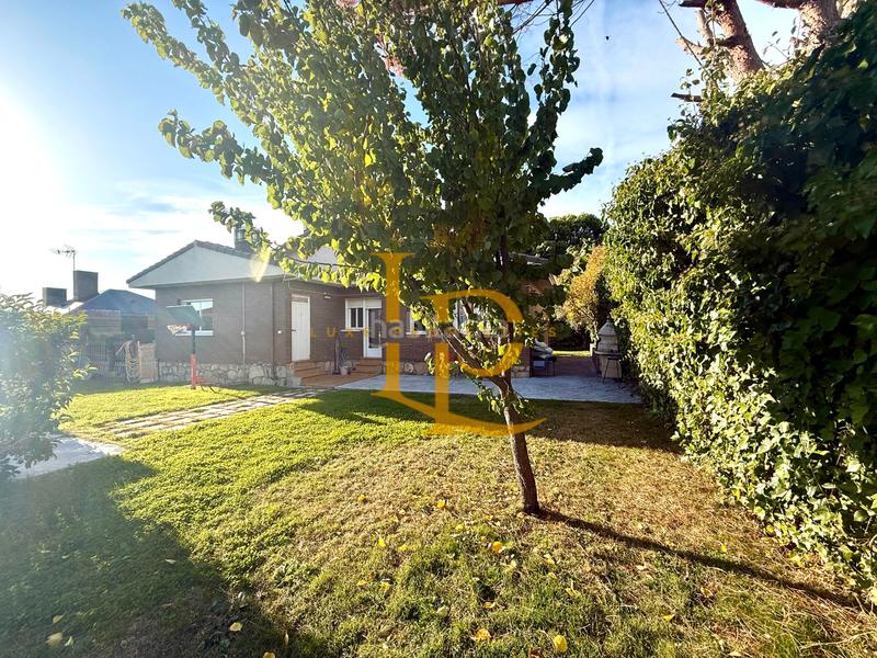 Foto ca052f4e-8017-45d0-bfcb-f7fe59708492. Chalet con camino riscaldamento parcheggio piscina in Casar (El)