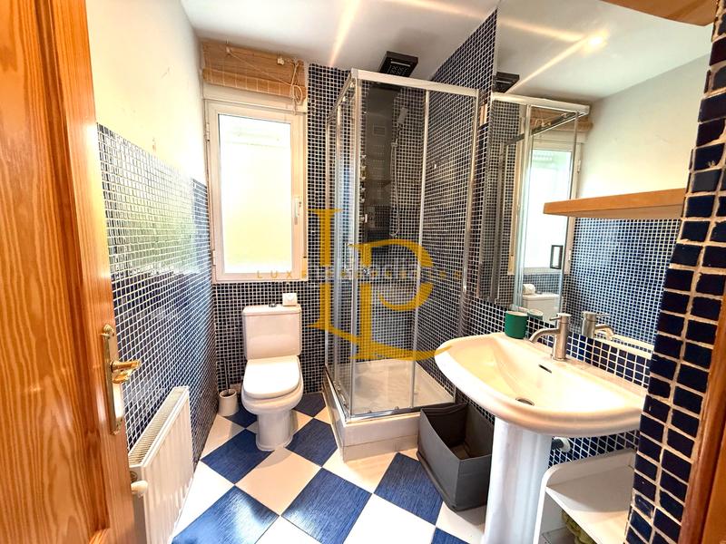 Foto cc0318ed-b302-49cf-892b-01bee48405b5. Chalet con camino riscaldamento parcheggio piscina in Casar (El)