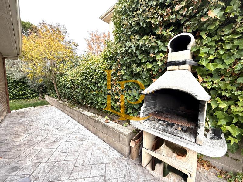 Foto f3bccb64-bd4e-4b0e-b0d9-34af691fa25a. Chalet con camino riscaldamento parcheggio piscina in Casar (El)