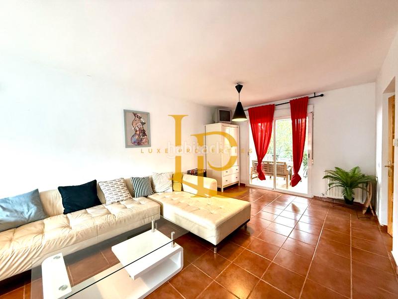 Foto f570537c-3f07-4ecf-b297-bfca45b7af7c. Chalet con camino riscaldamento parcheggio piscina in Casar (El)