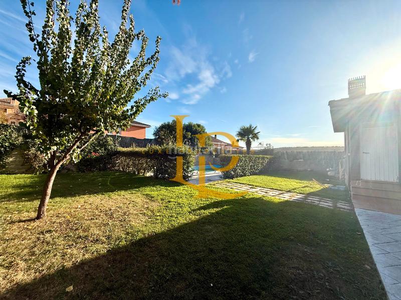 Foto f63aa4b8-2c08-4e94-8d33-b931be1e6d48. Chalet con camino riscaldamento parcheggio piscina in Casar (El)