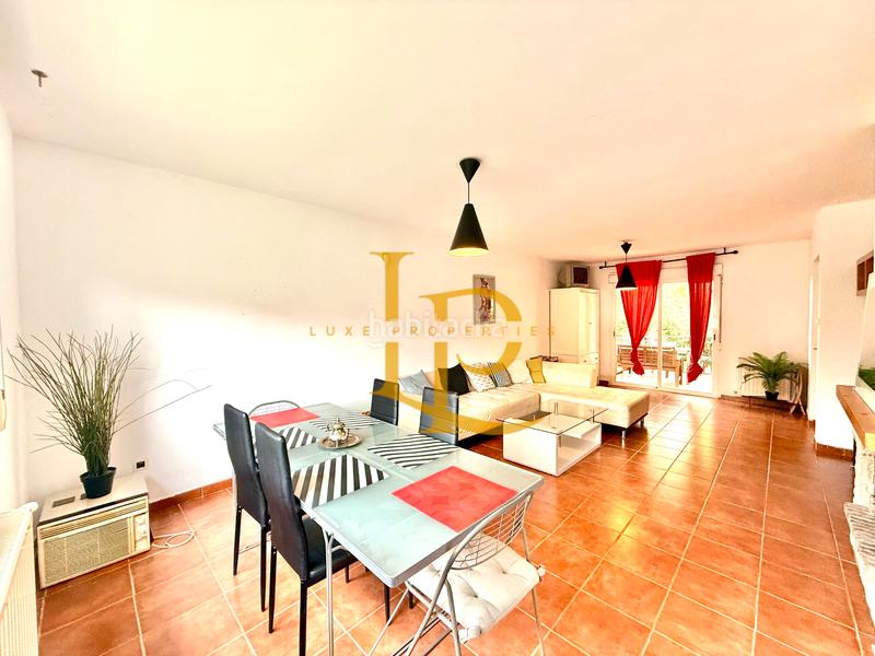 Foto f70017c8-3fe6-4f20-bf5b-27eeb3772f7a. Chalet con camino riscaldamento parcheggio piscina in Casar (El)