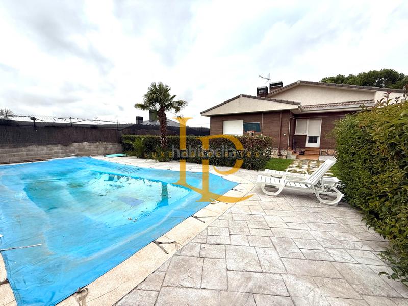 Foto fcee3f5c-11ab-4741-9410-19aa338ebb68. Chalet con camino riscaldamento parcheggio piscina in Casar (El)