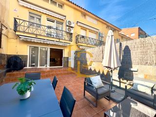 Reihenhaus in Zona Nord. Espectacualar casa adosada con terraza y garaje en una de las zo