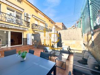 Reihenhaus in Zona Nord. Espectacualar casa adosada con terraza y garaje en una de las zo