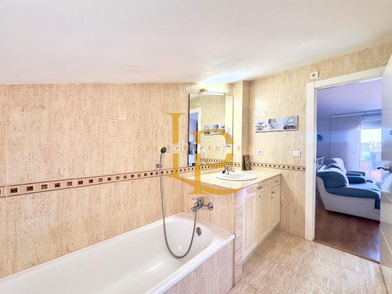 Foto 1b0cf5b8-dff2-43a7-9460-5475e87b6b38. Casa a schiera con riscaldamento parcheggio in Zona Nord Rubí