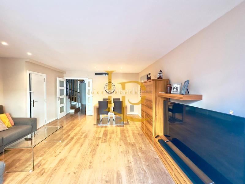 Foto 84b93636-b2b3-4262-ad0b-65a1f28cc9bb. Casa a schiera con riscaldamento parcheggio in Zona Nord Rubí