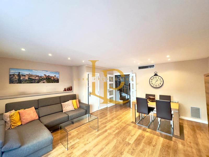 Foto e9628d52-971a-48c7-a076-fc27fc597565. Casa a schiera con riscaldamento parcheggio in Zona Nord Rubí