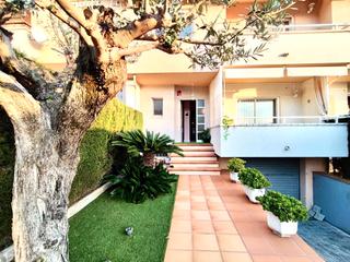 Casa a schiera  Carrer montsià. Bonita casa adosada con espectaculares vistas despejadas y atard