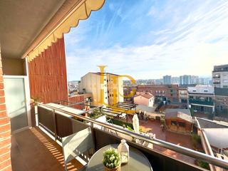 Duplex  Carrer del topazi. Luminoso dúplex  de dos habitaciones con balcón y parking en ven