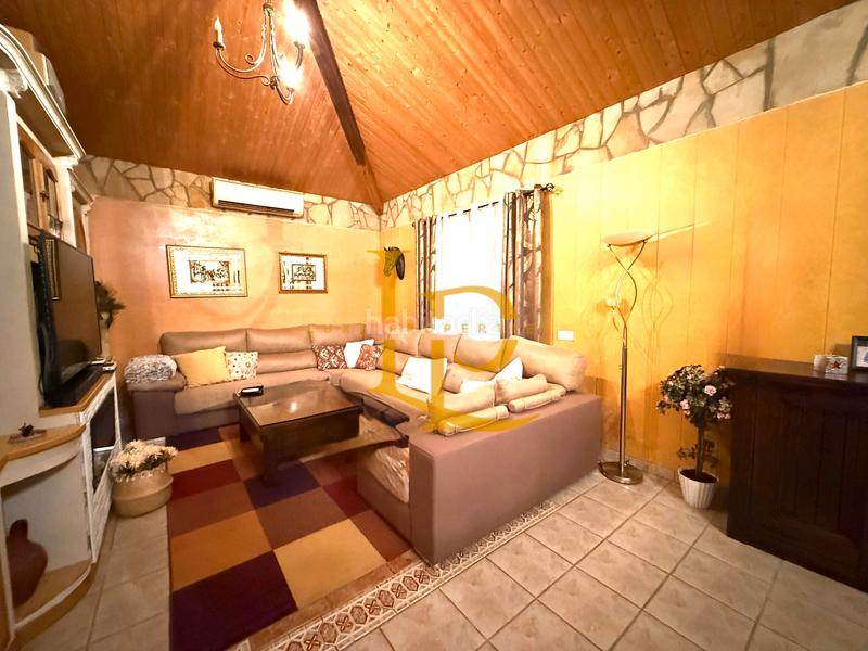 Foto 1482bd0b-688a-4529-82a9-a1c52ad6a6c9. Chalet avec cheminée chauffage parking piscine dans Torrejón del Rey