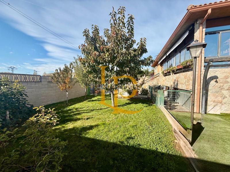 Foto 3e22c764-b1f2-4d33-975a-8f0e75bb3303. Chalet avec cheminée chauffage parking piscine dans Torrejón del Rey