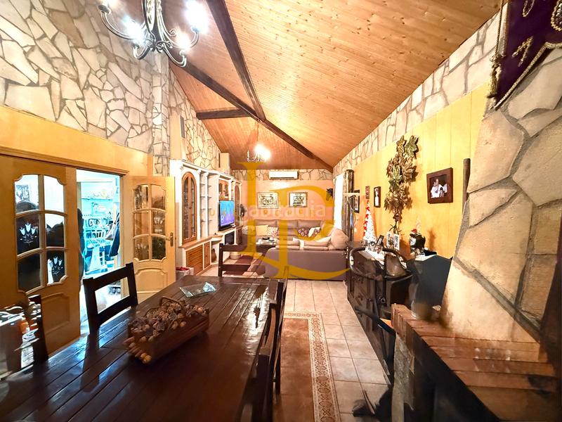 Foto 691999f4-de54-43c7-83af-4f330a7f5fde. Chalet avec cheminée chauffage parking piscine dans Torrejón del Rey