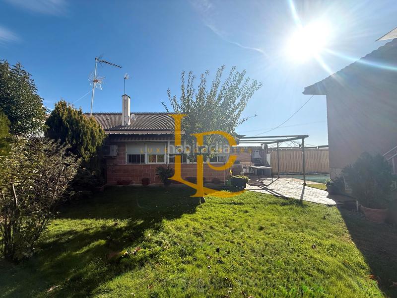 Foto 6d7770ef-617c-4f1b-ab24-c132de45f2db. Chalet avec cheminée chauffage parking piscine dans Torrejón del Rey